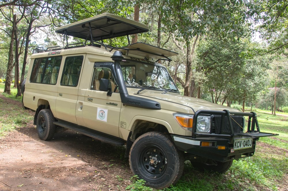 safari land cruiser kenya